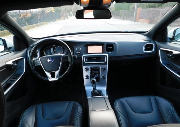 Volvo V60 cena 53333 przebieg: 196000, rok produkcji 2018 z Kowalewo Pomorskie małe 326